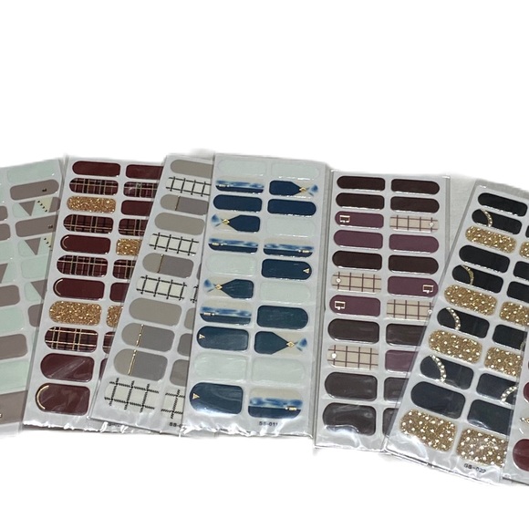 Nail Stickers Assorted Designs 10 Pieces - Picture 3 of 7